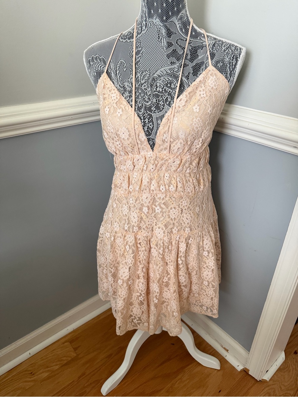 Free People  V-Neck Mini Jumper in Beige with lace overlay Size XL